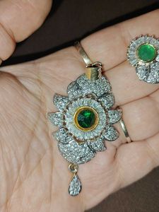 Beautiful Emerald AD Pendant Set