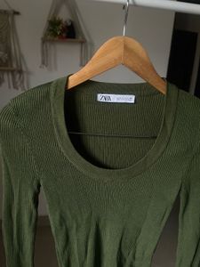 ZARA Green Long Sleeve Crop Top