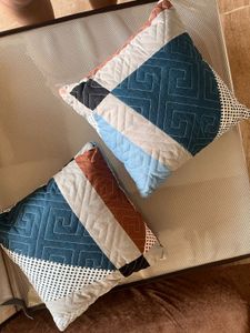 2 Pillows