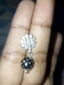 black golden studa for womenn with diamonds