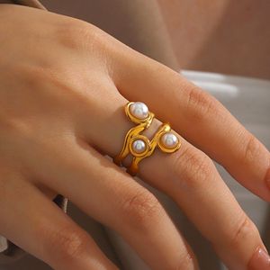 Luna Pearl Ring