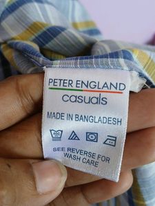 Peter England Men&#39;s Checked Formal Shirt