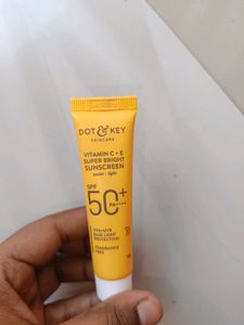 VITAMIN C + E SUPER BRIGHT SUNSCREEN SPF 50+