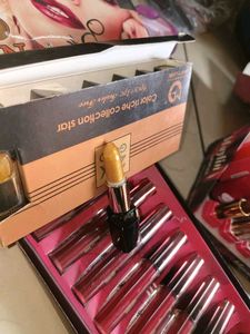 Matt Look 24K Gold Lipstick And Eyeshadow