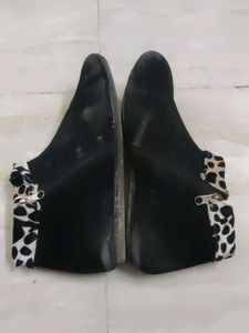 Black Colour Used Boots