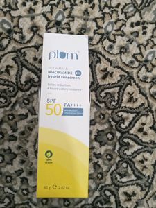 Plum Niacinamide Hybrid Sunscreen