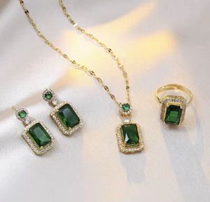 Emerald Jewellery Set
