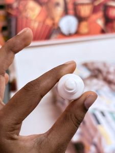 minimalist sunscreen mini