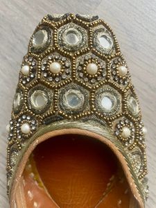 Embellished Jutti