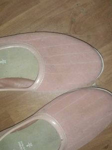 Pink Lined Shoes For 8 To 10 Year Girls