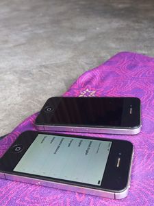 Two Apple Iphone 4s