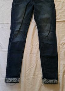 Unleash the Zidd Graphic &amp; jeans 👖