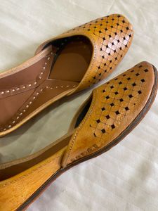 Leather Jutti Flats