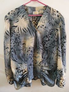 2 Women&#39;s Blouses