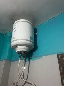 Brand New Condition Water Geyser 15 Litre