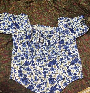 Blue flower printed crop top