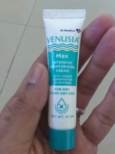 Venusia Max Moisturizing Cream
