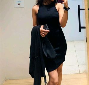 Black sleevless bodycon