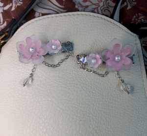 ✨ Soft Pink Floral Hair Clips with Chain and Beads
