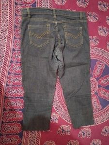 Stylish Cropped Denim Jeans