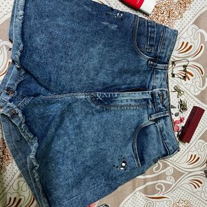 Jeans Shorts 💙🤍
