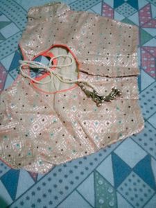 Embrodierd Lehanga choli.