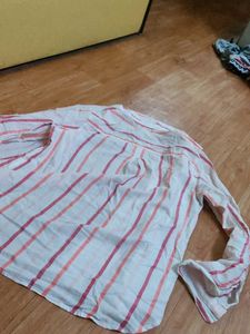 Stylish White Shorts with Bold Orange Lining – Spo