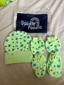 Set Of Cap Socks And Mittens New