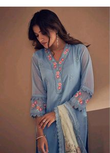 💙 Sheer Elegance: Organza Embroidered Kurta Set �
