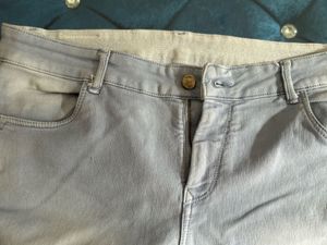 Zola Jeans - Stylish Denim