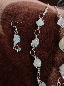 Quartz necklace with earrings