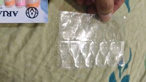 Press-On Nails: French Tip Glitter