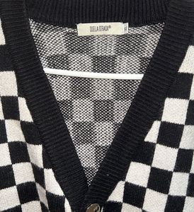 Checkered Sleeveless Knit Top