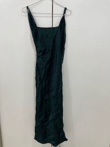Slay Every Scene in This Emerald Dream!