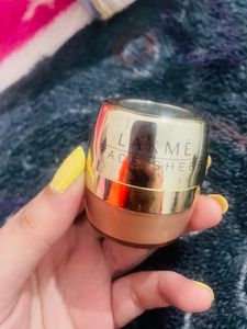 Highliter, and 2 eyeshadow Kit