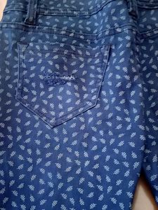 Ripped Patterned Jeans