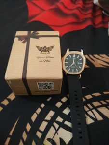 Stylish Wrist Watch. with comfy silicon strap