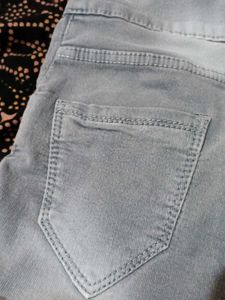 High-Waisted Denim Capris
