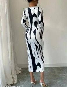 LAST PIECE! Beautiful Print Bodycon Midi Dress
