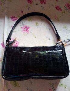 Black shoulder bag