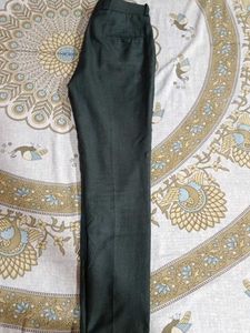 Men&#39;s Green Straight Trousers