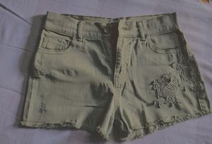 Olive Green Short&#39;s 💚