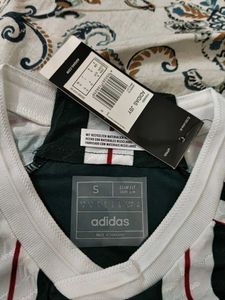 Manchester United Football Jersey For SALE