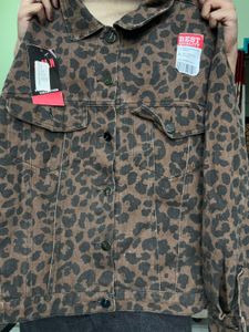 Denim Jacket with Leopard Print 🐆🖤🤎