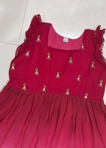 Cut Sleeve Gwon With Zari Embroidery
