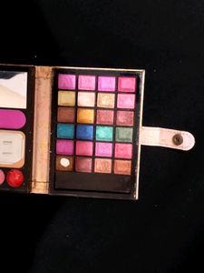 Unique Eyeshadow Palette