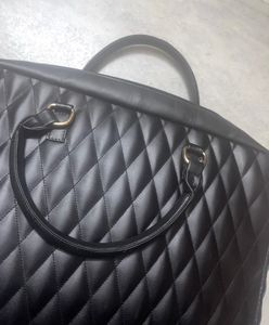 black shoulder bag / laptop