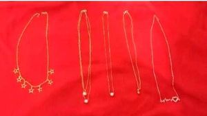 Gold Necklaces - Set of 5