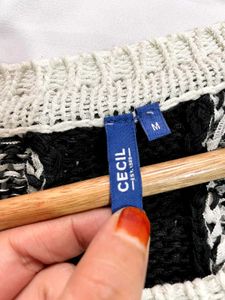 Comfy Knit Sweater &amp; Jeans D