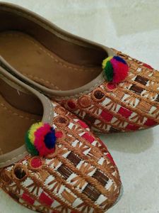 Ethnic Embroidered Jutti
